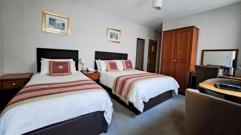 Family Room (3 Adults)